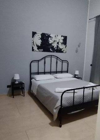 B&B Nancy Napels Buitenkant foto